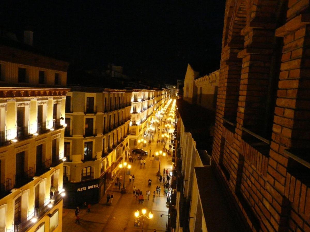 El Balcon De Pilar Apartment Zaragoza Luaran gambar